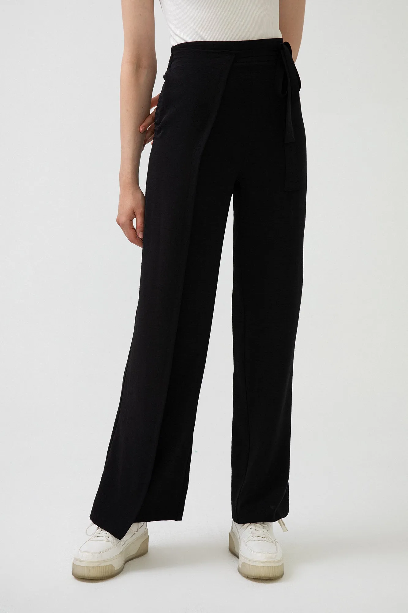 BELTED TROUSERS