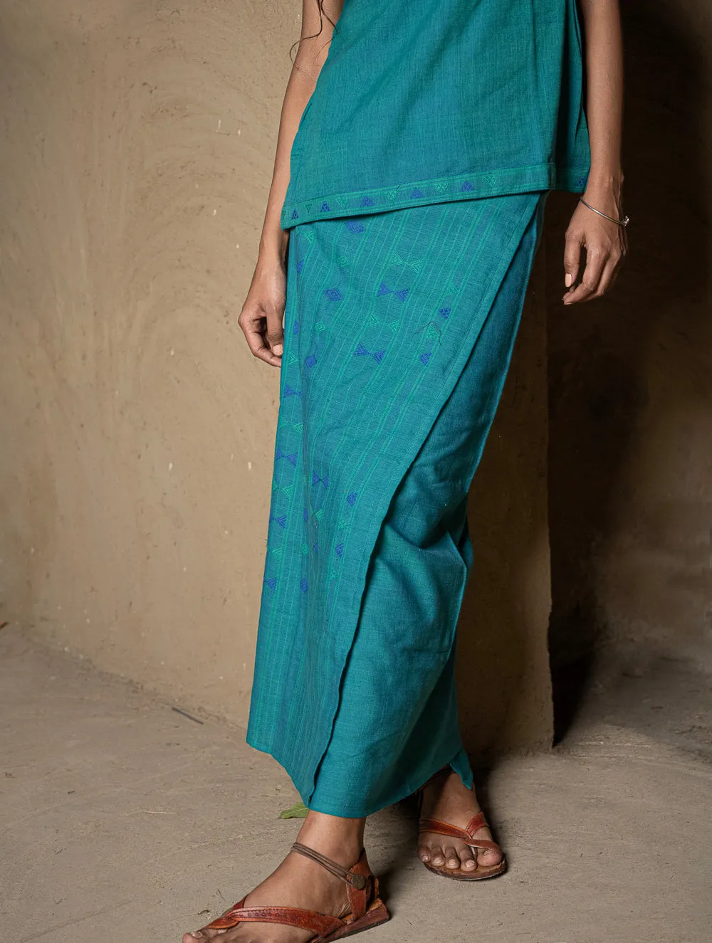 Handwoven Elegance. Kashida Pattu Cotton Wrap Skirt & Top Set - Peacock Shades