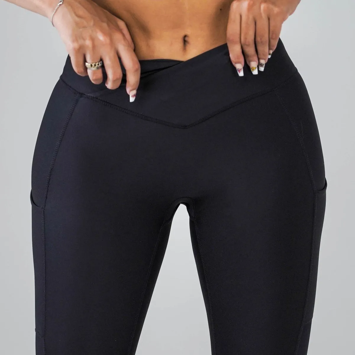 Pristine Pocket Capri Leggings | CLASSIC BLACK